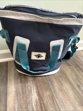 2026 Disney Cruise Line Insulated Cooler Tote Bag Navy Blue White Travel